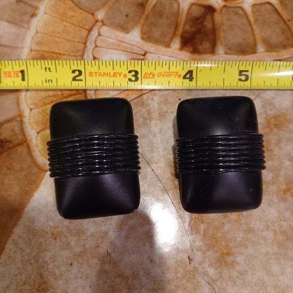 11 pairs of various earrings nine posts one hook two clip-ons - Picture 13 of 13